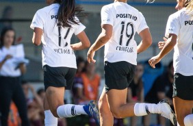 Victória e Crivelari na partida contra o Juventus, pelo Paulista Feminino