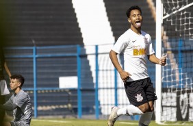 Corinthians comemora gol contra o Juventus, pelo Paulista Sub-17