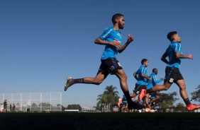 Corinthians j treina na manh e tarde no CT Joaquim Grava
