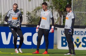 Goleiros do Corinthians treinam no CT Joaquim Grava