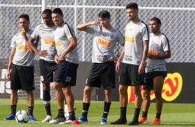 Jogadores do Corinthians no treino de hoje no CT Joaquim Grava
