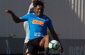 Matheus Jesus no treino de hoje no CT