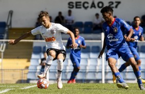 Jogadores do Corinthians durante empate contra o So Caetano, pelo Sub-17