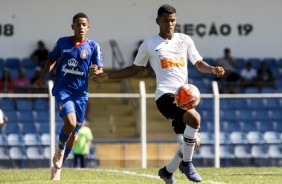 Jogadores do Corinthians no empate contra o So Caetano, pelo Paulista Sub-17