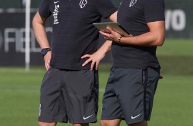 Comisso tcnica durante treino em dois perodos no CT