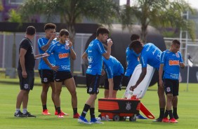 Elenco reunido para o treino de hoje no CT Joaquim Grava, do Corinthians