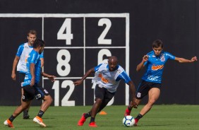 Jogadores do Corinthians treinaram nesta tera-feira no CT Joaquim Grava