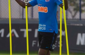 Renê Júnior segue treinando no CT Joaquim Grava