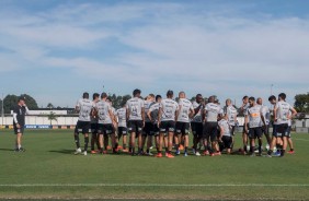 Timo se rene no treino de dois perodos no CT Joaquim Grava