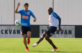 Vital e Manoel durante treino desta tera-feira no CT Joaquim Grava