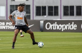 Matheus Jesus no treinamento desta quarta-feira no CT