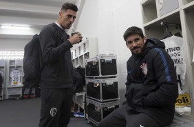 Avelar e Bruno Mndez no vestirio antes do amistoso contra o Londrina