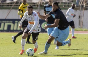 Clayson durante amistoso contra o Londrina