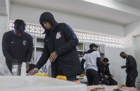 Matheus Jesus e Joo Victor no vestirio antes do amistoso contra o Londrina