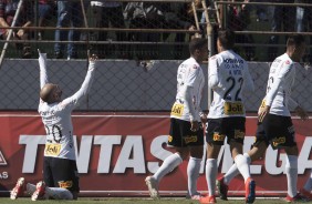 Rgis marcou o nico gol do Corinthians no amistoso contra o Londrina