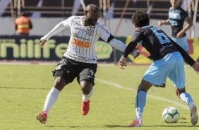 Vagner Love durante amistoso contra o Londrina