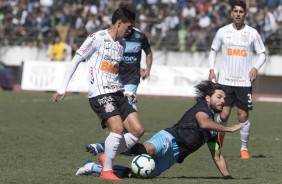 Vital e Avelar durante amistoso contra o Londrina