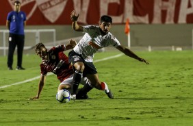 Bruno Méndez durante amistoso entre Vila Nova e Corinthians