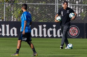 Carille comandou o treino desta sexta-feira no CT Joaquim Grava