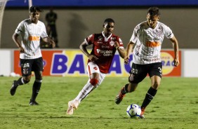 Celeri e Matheus Jesus durante amistoso entre Vila Nova e Corinthians