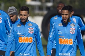 Clayson e Everaldo durante treino que prepara o time para jogo amistoso contra o Londrina