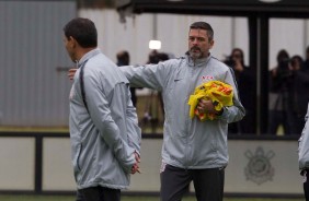 Cuca e Carille durante treino que prepara a equipe do Corinthians para amistoso contra o Londrina