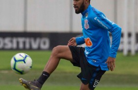 Everaldo durante treino que prepara a equipe do Corinthians para amistoso contra o Londrina