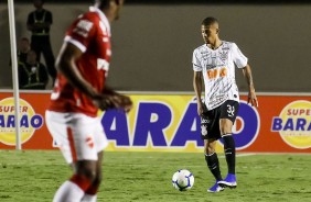 João Victor durante amistoso entre Vila Nova e Corinthians