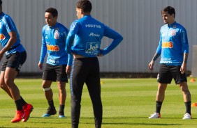 Jogadores do Corinthians no treinamento desta sexta-feira no CT Joaquim Grava