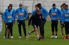 Jogadores durante treino que prepara a equipe do Corinthians para amistoso contra o Londrina
