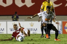 Pedrinho durante amistoso entre Vila Nova e Corinthians