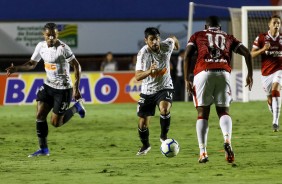 Urso e Bruno Méndez durante amistoso contra o Vila Nova
