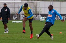 Urso e Manoel durante treino que prepara a equipe do Corinthians para amistoso contra o Londrina