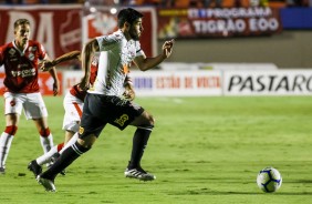 Zagueiro Bruno Méndez durante amistoso contra o Vila Nova