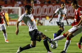 Zagueiro Bruno Méndez em partida contra o Vila Nova