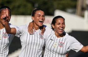 Millene marcou hat-trick contra o São Francisco; jogo terminou em 9 a 0 para o Timão