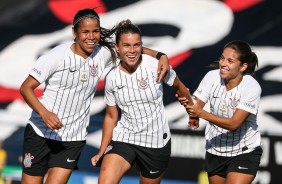 VIctria, Tamires e Millene no jogo contra o So Francisco, pelo Brasileiro Feminino