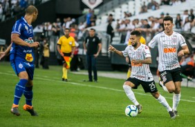 Clayson e Danilo Avelar no jogo contra o CSA, pelo Campeonato Brasileiro, na Arena Corinthians