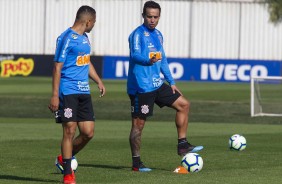 Jogadores do Corinthians treinam nesta sexta-feira