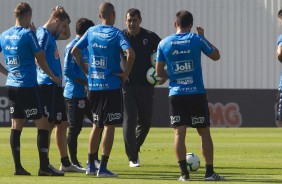 Jogadores do Corinthians treinam nesta sexta-feira