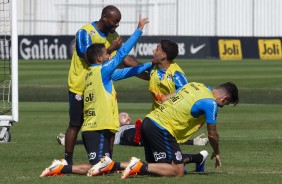 Jogadores do Corinthians treinam nesta sexta-feira