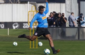 Jogadores do Corinthians treinam nesta sexta-feira