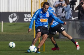 Jogadores do Corinthians treinam nesta sexta-feira