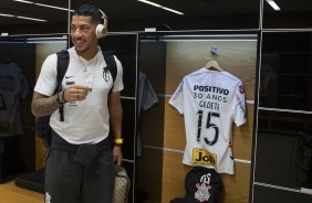 Gil no vestirio antes de Corinthians e CSA, pelo Campeonato Brasileiro
