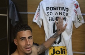 Volante Gabriel no vestiário antes de Corinthians e CSA, pelo Campeonato Brasileiro