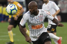 Atacante Vagner Love durante jogo contra o CSA, na Arena Corinthians, pelo Brasileiro