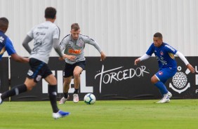 Carlos Augusto durante jogo-treino contra o Juventus, no CT Joaquim Grava