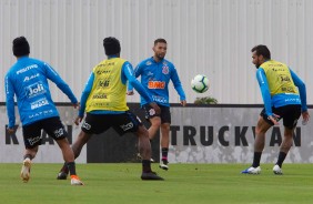 Clayson e companheiros no treino desta quarta-feira, no CT Joaquim Grava