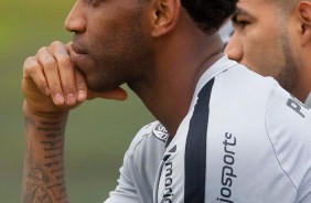 Gil durante jogo-treino contra o Juventus, no CT Joaquim Grava