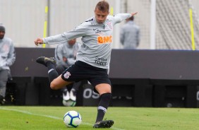 Henrique durante jogo-treino contra o Juventus, no CT Joaquim Grava